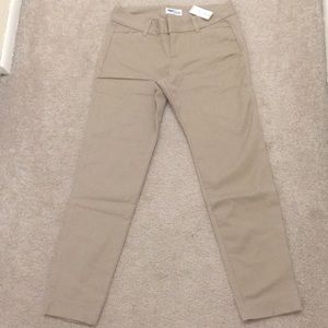 NWT Old Navy Pixie Pant in khaki size 2 regular